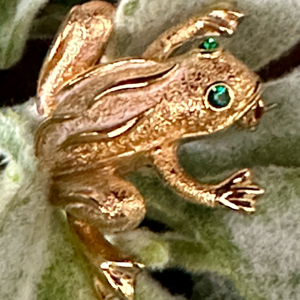 Frog Brooch pin gold tone metal jewelry 1”